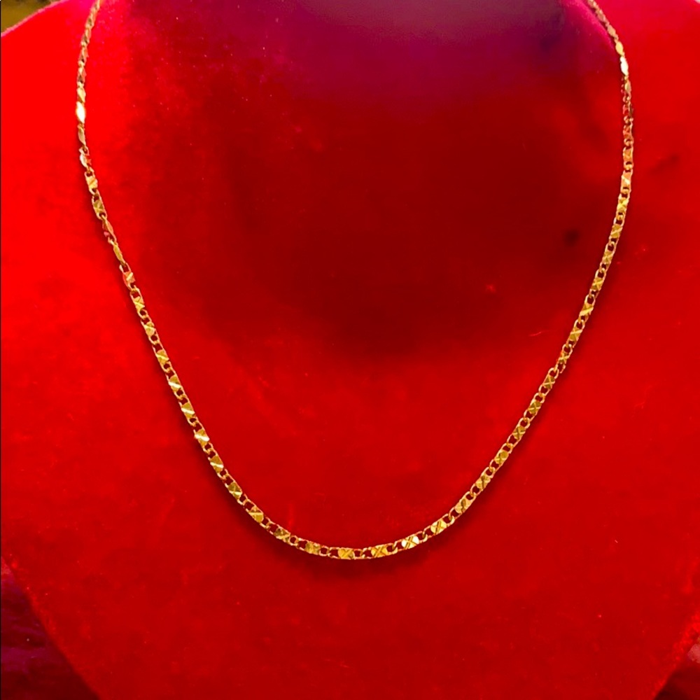 Silver tone necklace